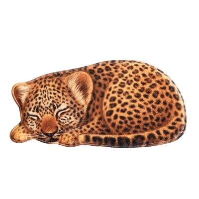 Tæppe formet som en sovende gepardunge