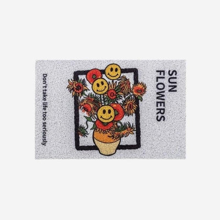 Kunstnerisk dørmåtte med smileys og solsikker