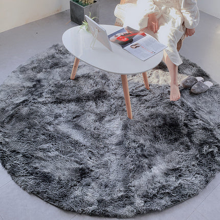 Rundt lysegråt shaggy gulvtæppe