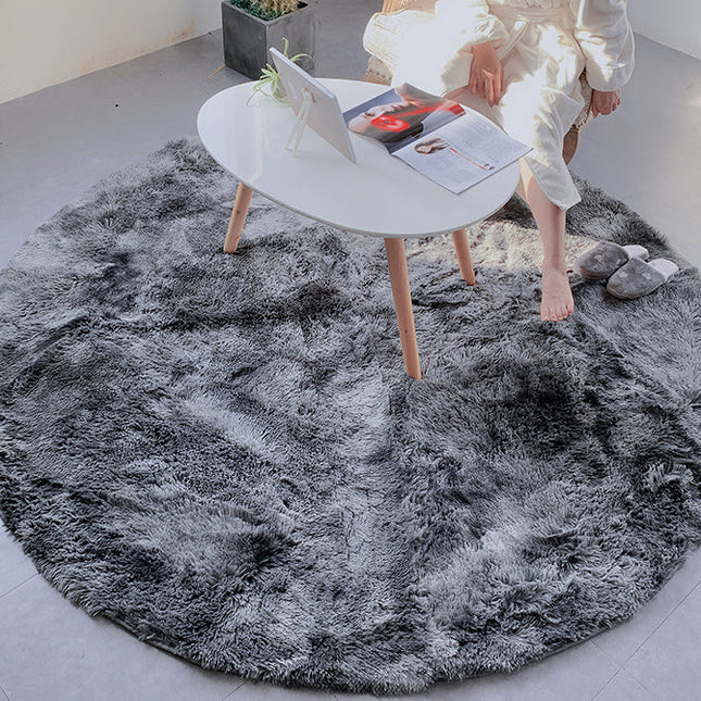 Rundt lysegråt shaggy gulvtæppe