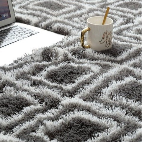 Mørkegråt shaggy tæppe med berbermønster