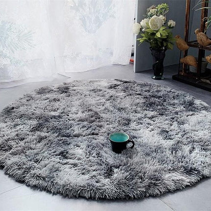 Rundt lysegråt shaggy gulvtæppe