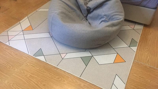 Gult gulvtæppe med moderne design