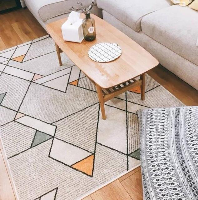 Gult gulvtæppe med moderne design