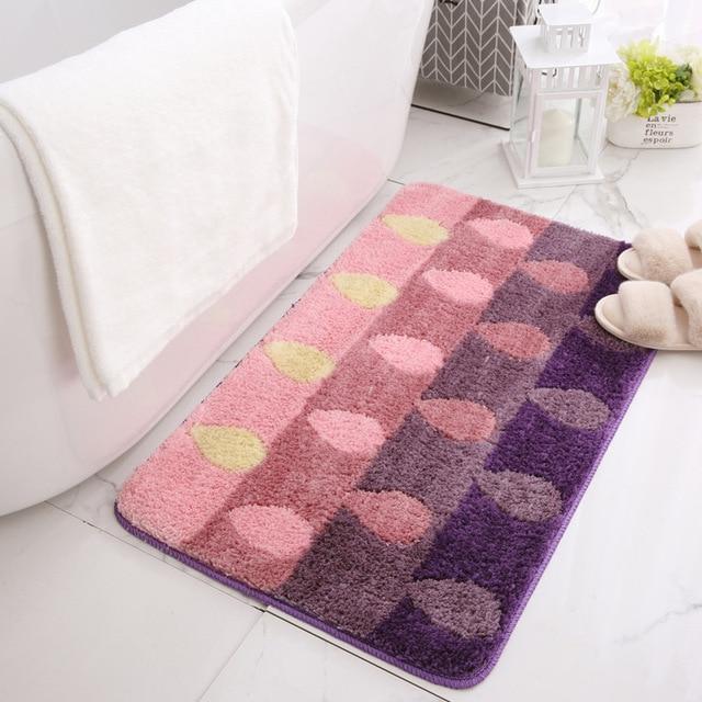 Moderne bademåtte i pink og lilla