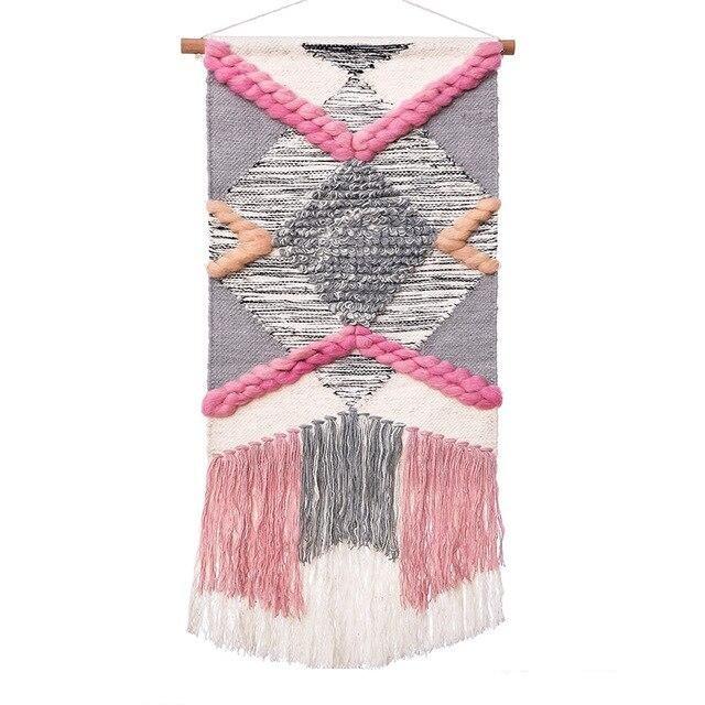 Lyserødt vægtæppe med geometrisk design