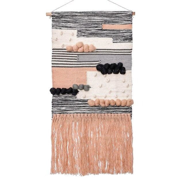 Vægophæng i pudderrosa med pomponer