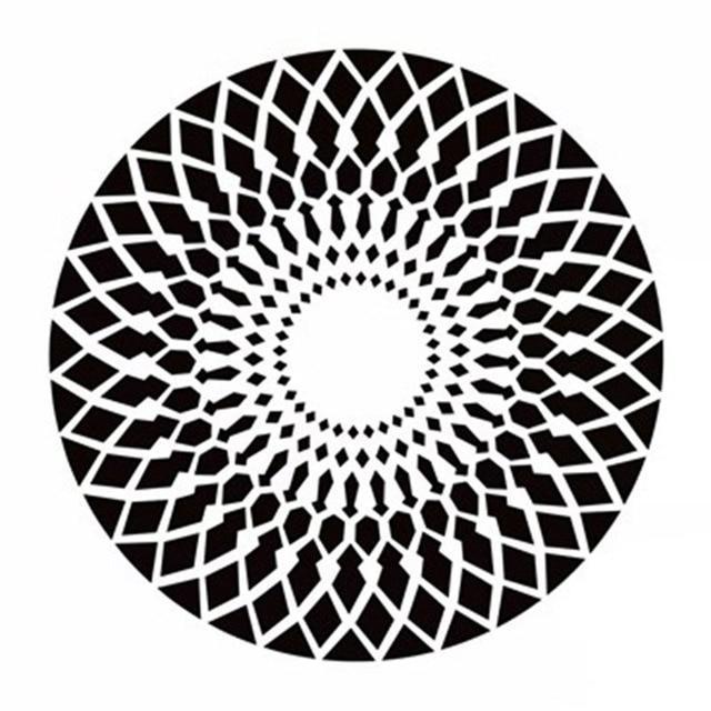 Rundt sort og hvidt gulvtæppe