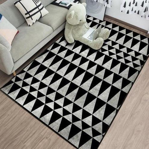 Sort vinyltæppe med geometrisk mønster